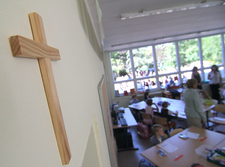 Der Berliner Erzbischof Kardinal Georg Sterzinsky hat am Sonntag, den 31. August 2008, die katholische Marienschule in Potsdam eingeweiht. Zur Schule gehört eine erste Grundschulklasse und eine siebte des Gymnasiums. Damit lebt die über 200-jährige T