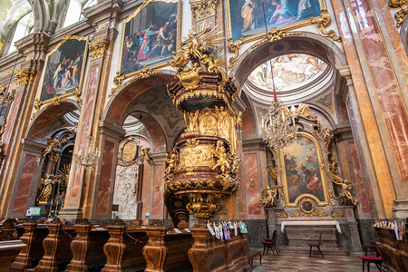 Dom zu St. Pölten, Innenraum, Fastenzeit, im Frühling, St. Pölten, 25. März 2021